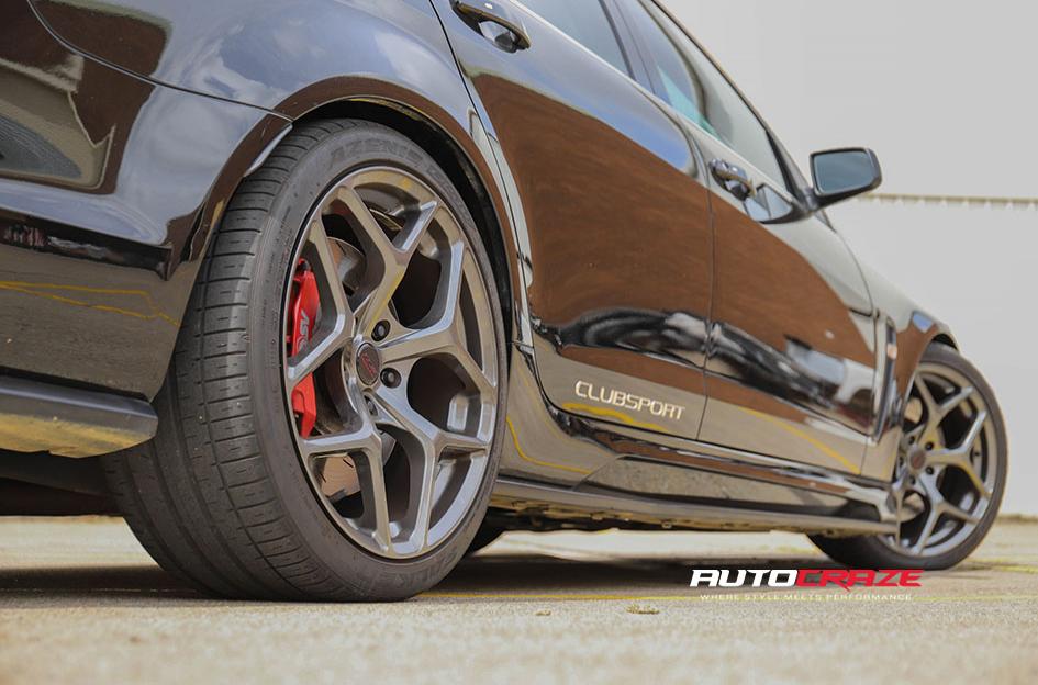 HOLDEN-COMMODORE-HSV-CLUBSPORT-R8-DOMINATE-GUNMETAL
